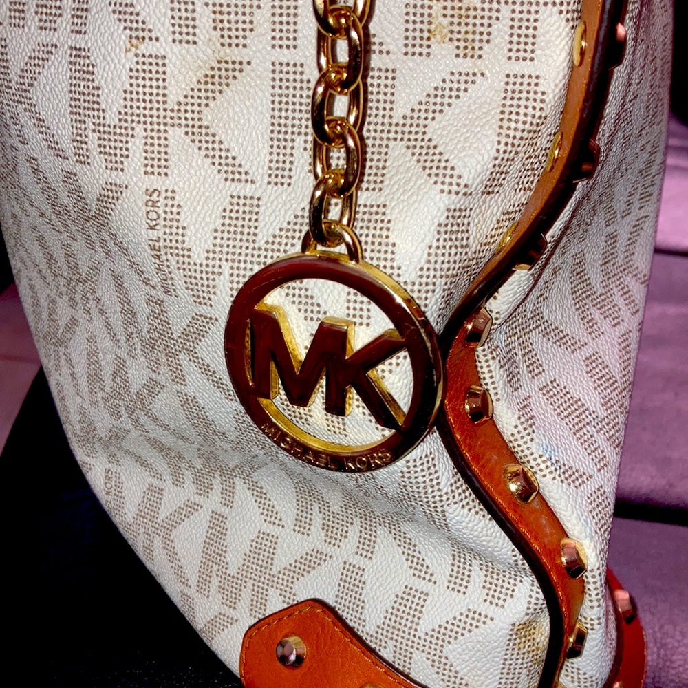 Michael Kors authentic bag adorned with classic logo Gold studs and purse charm - Picture 3 of 13